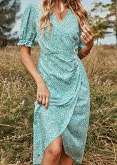 Bedrucktes Wickelkleid mit seitlichen Knöpfen