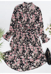 Vestido floral plisado con cintura anudada