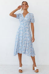 Vestido de verano con dobladillo asimétrico floral