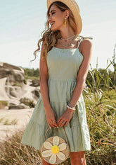 Vestido de verano con aberturas en la espalda y lazo