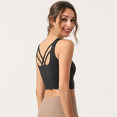 Top deportivo con tirantes cruzados en la espalda