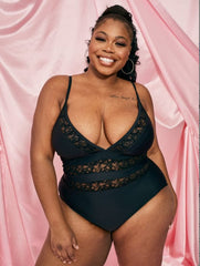 Traje de baño de una pieza con forro de encaje floral y escote pronunciado