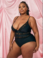 Traje de baño de una pieza con forro de encaje floral y escote pronunciado