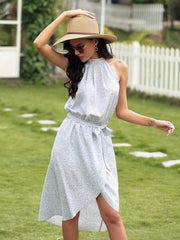 Vestido con cuello halter y dobladillo superpuesto