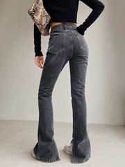 Schmale Jeans mit hohem Bund und asymmetrischem Schlitz am Saum