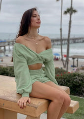 Conjunto de manga larga con escote pronunciado, manga larga y pantalón corto