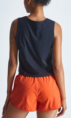 Camiseta corta ligera de cuello alto y corte cuadrado