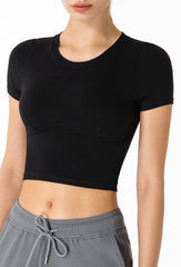 Camiseta corta con contorno