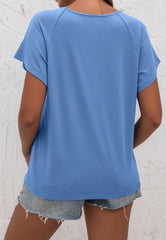 Blusa con mangas raglán y abertura en la parte delantera