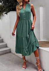 Vestido escalonado con botones y cuello en V