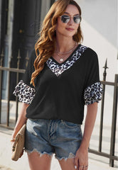 Camiseta con estampado de leopardo en contraste