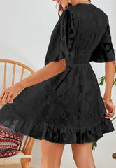 Kleid mit Blumenmuster und geraffter Taille