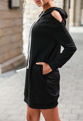 Vestido con capucha y corte en los hombros
