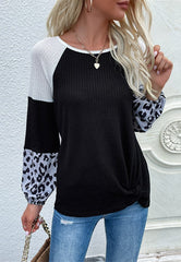 Suéter texturizado de leopardo con bloques de color