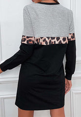 Dreifarbiges, langärmliges Pulloverkleid