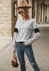 Suéter con detalle de encaje en contraste