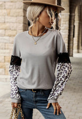 Suéter con detalle de encaje en contraste