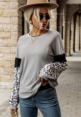 Suéter con detalle de encaje en contraste