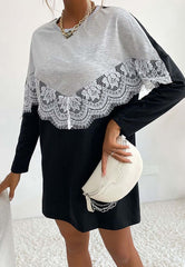 Zweifarbiges Pulloverkleid mit Spitzenbesatz