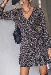 Vestido floral delicado con cuello en V