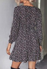 Vestido floral delicado con cuello en V