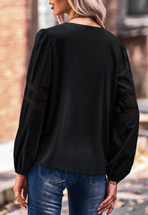 Blusa con cuello en V y detalle de mangas de malla