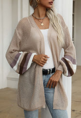 Häkelstrickjacke mit gestreiften Ärmeln