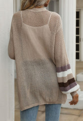 Häkelstrickjacke mit gestreiften Ärmeln