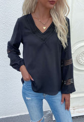 Blusa con cuello en V y detalle de crochet