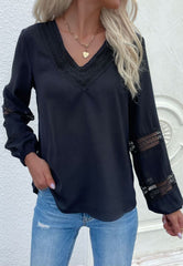 Blusa con cuello en V y detalle de crochet