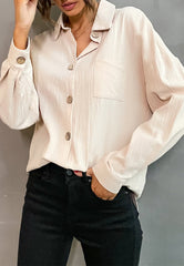 Polo clásico con botones en contraste