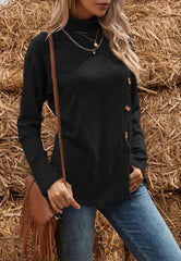 Suéter con detalle de botones laterales en contraste