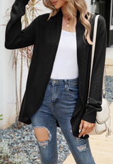 Einfarbige Strickjacke mit abgerundetem Saum