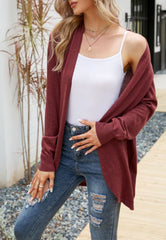 Einfarbige Strickjacke mit abgerundetem Saum