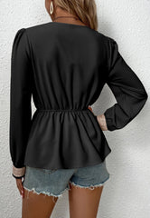 Blusa peplum con encaje en contraste