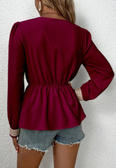 Blusa peplum con encaje en contraste