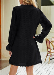 Vestido de lunares suizos con ribete de encaje de crochet