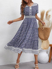 Boho-Kleid mit V-Ausschnitt und Blumenmuster