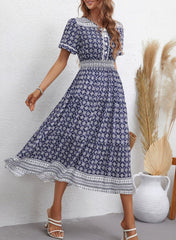 Boho-Kleid mit V-Ausschnitt und Blumenmuster