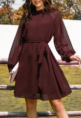 Kleid mit Netzärmeln und Bindeband hinten