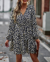 Bedrucktes Herbstkleid mit Überkragen