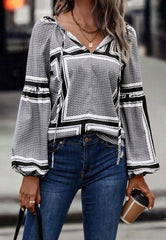 Blusa con mangas de obispo y estampado geométrico