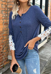 Camisa con detalle de encaje en las mangas en contraste