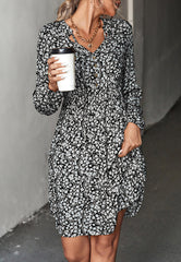 Vestido floral con cuello en V y lazo