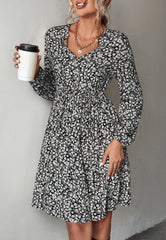 Vestido floral con cuello en V y lazo