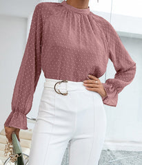 Blusa de lunares suizos con cuello alto