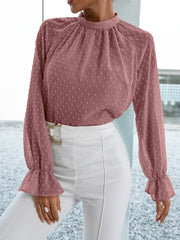 Blusa de lunares suizos con cuello alto