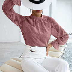 Blusa de lunares suizos con cuello alto