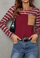 Camiseta con bolsillo de parche y bloques de color