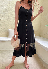 Kleid aus Netzstoff mit kontrastierenden Knöpfen